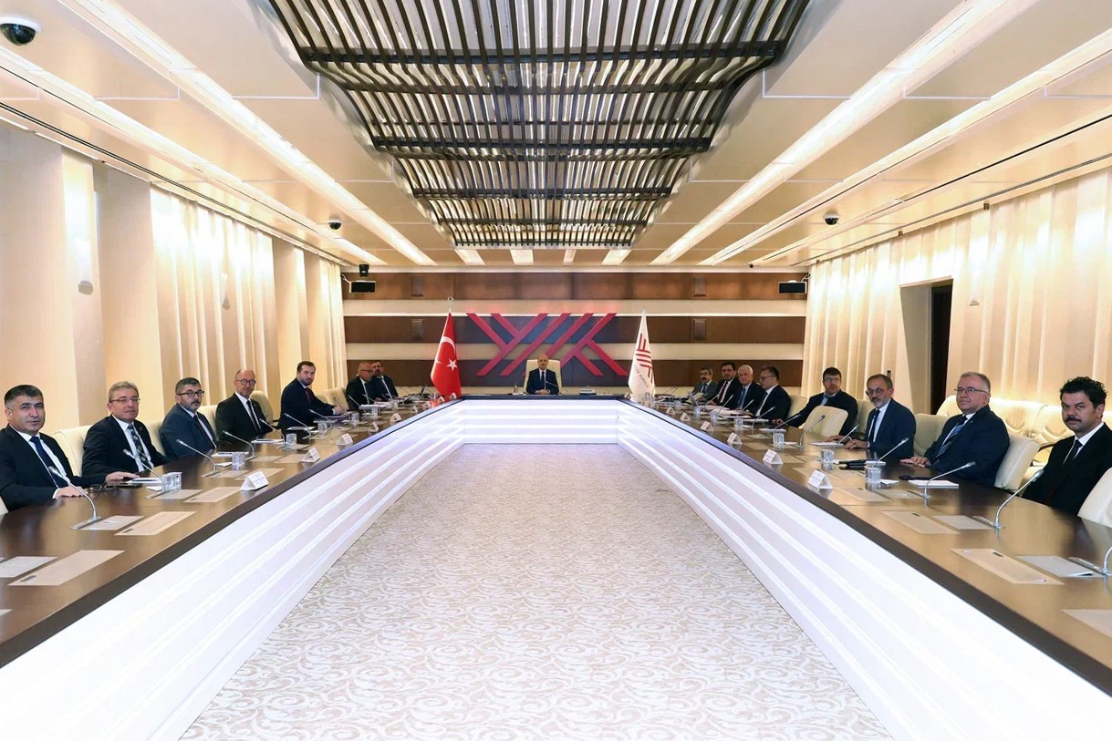 DEÜ REKTÖRÜ YILMAZ MAZBATASINI ALDI